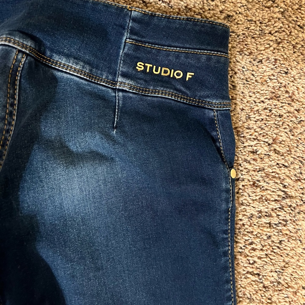 STUDIO F👖